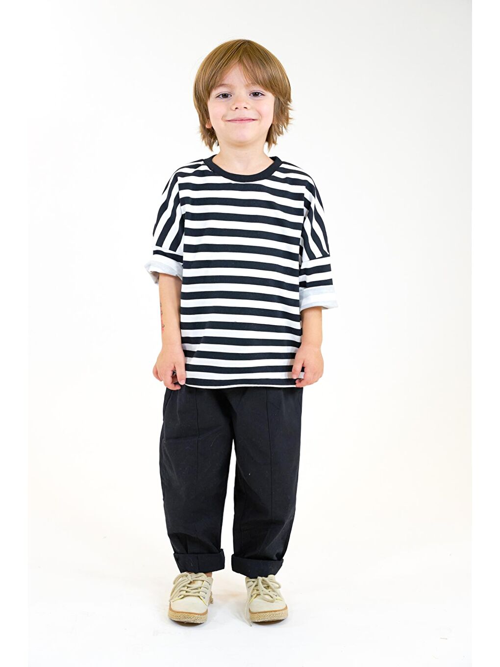 Siyah vera Dikişli Carrot Pantolon + Siyah Beyaz Çizgili Penye Tişört-1