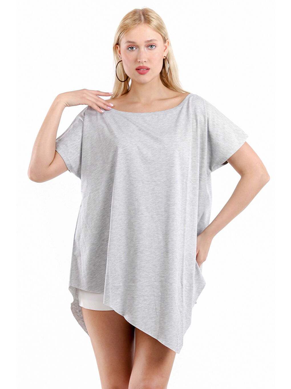 Gri Kayık Yaka Düşük Kol Örme Asimetrik Tişört-4