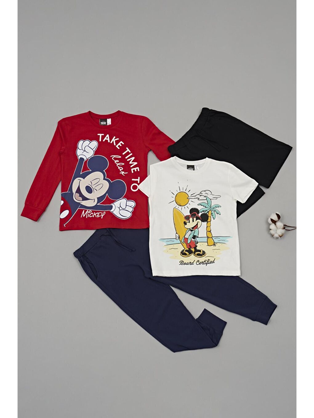 Kırmızı 4'lü Mickey Mouse Baskılı Tişört Şort Pantolon Takım-1