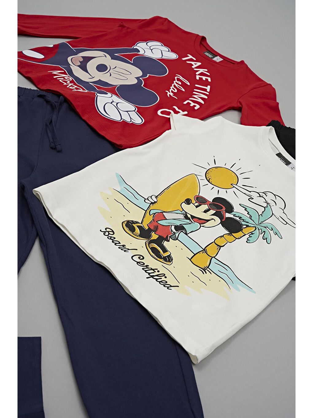 Kırmızı 4'lü Mickey Mouse Baskılı Tişört Şort Pantolon Takım-2