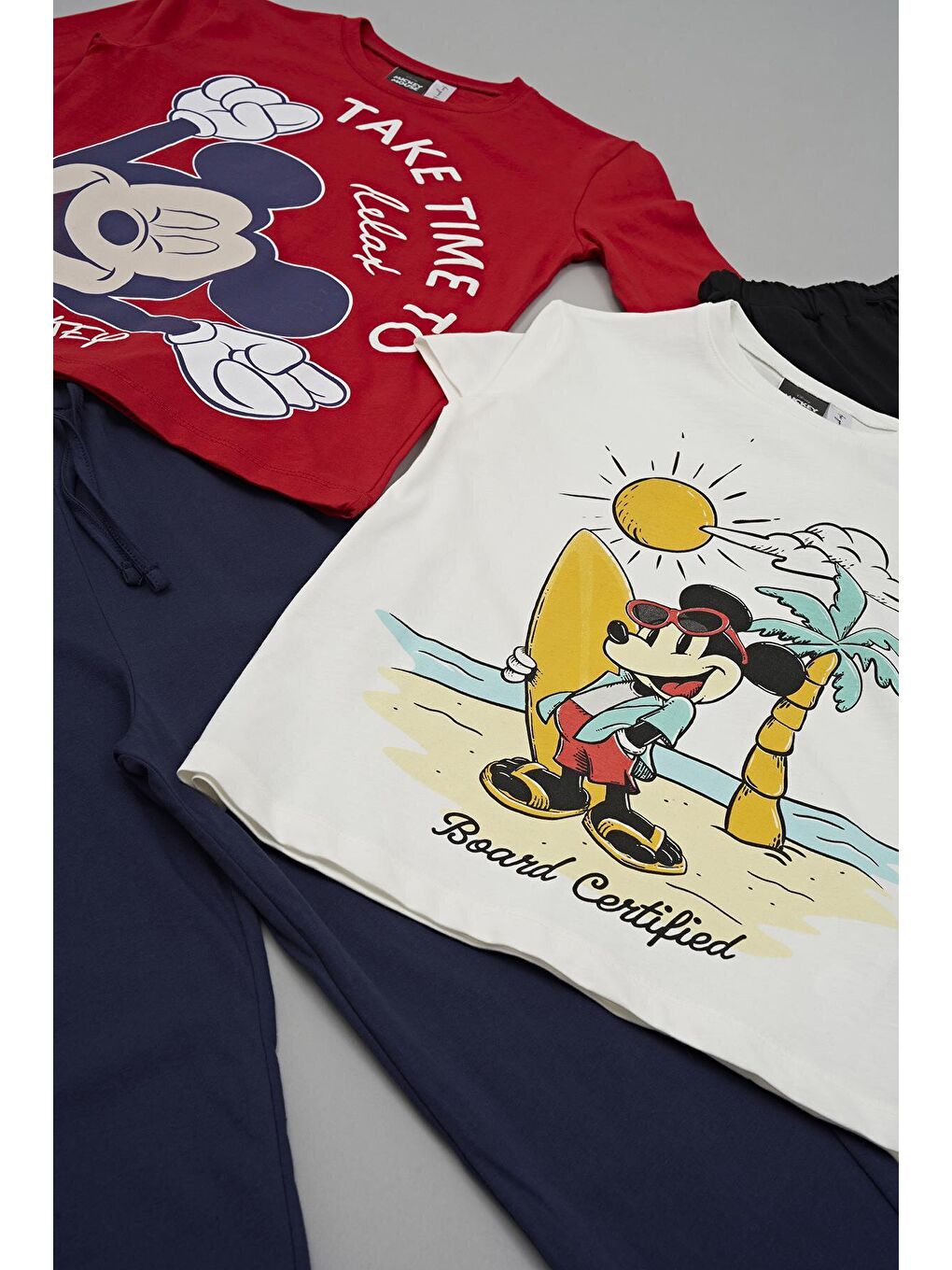 Kırmızı 4'lü Mickey Mouse Baskılı Tişört Şort Pantolon Takım-5