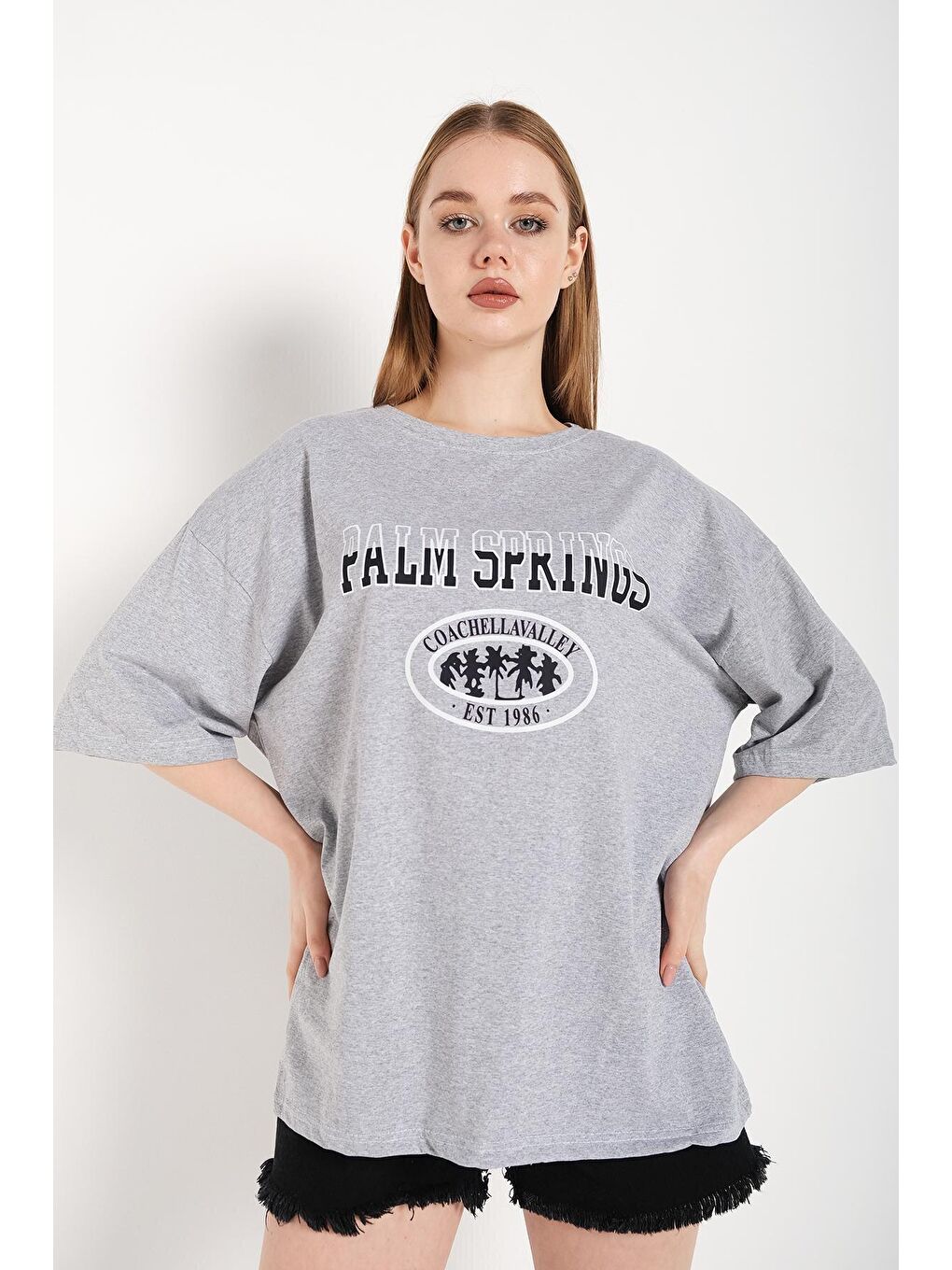 Trendseninle Gri Kadın Palm Springs Gri Baskılı Oversize Tişört - 1