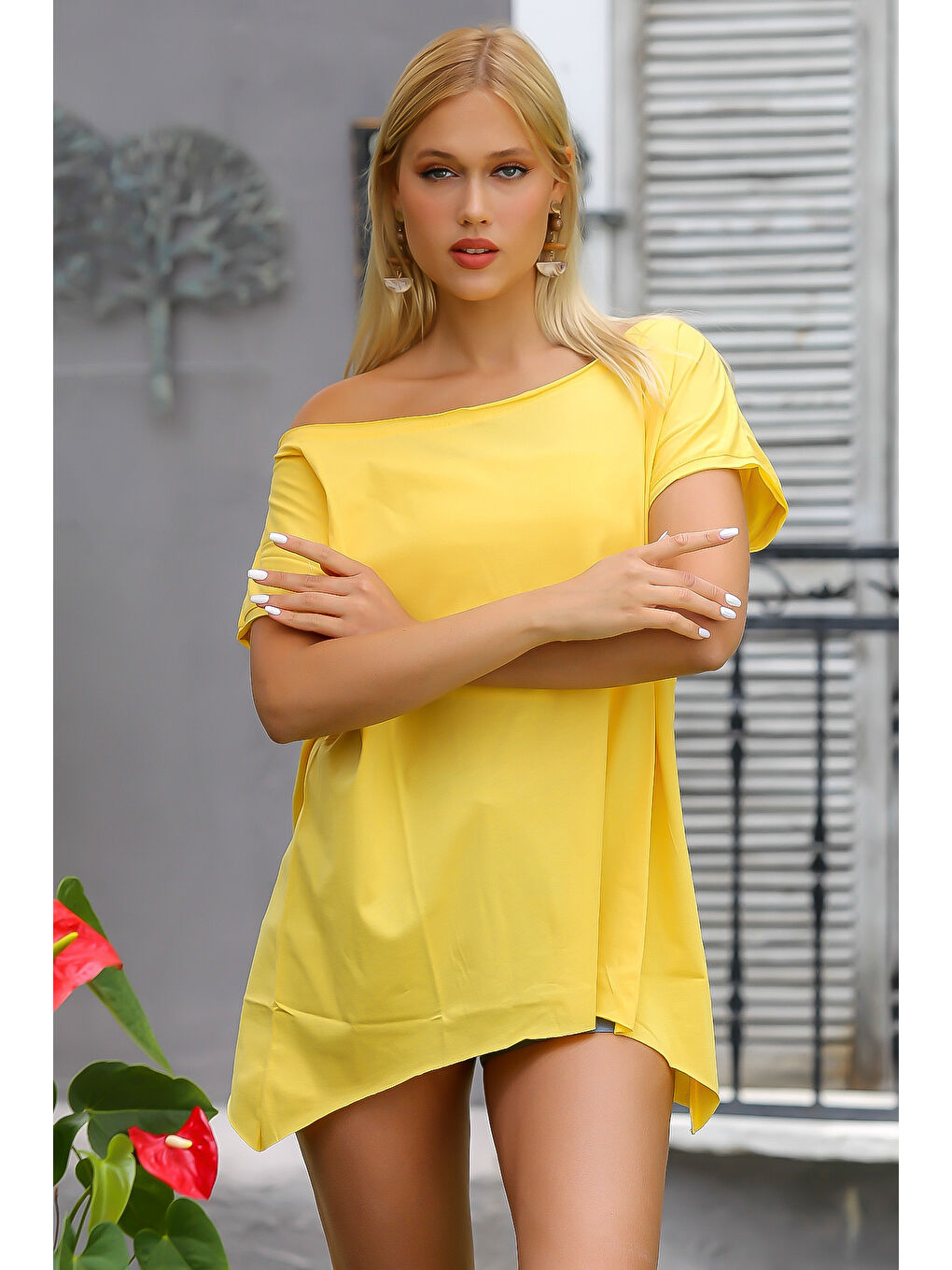 Sarı Kayık Yaka Düşük Kol Örme Oversize Tişört-4