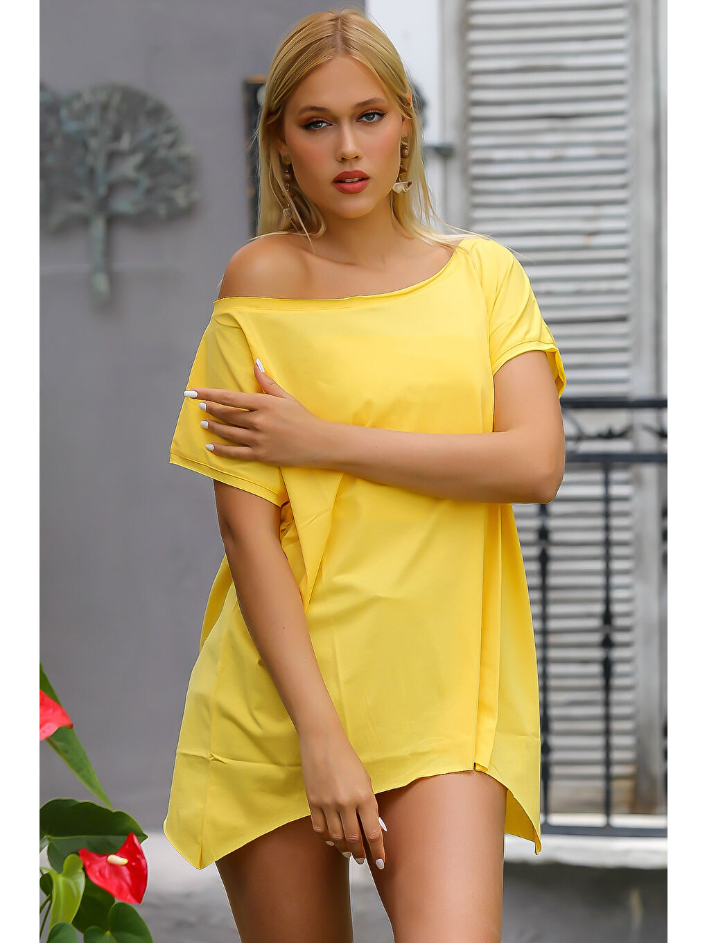 Sarı Kayık Yaka Düşük Kol Örme Oversize Tişört-5