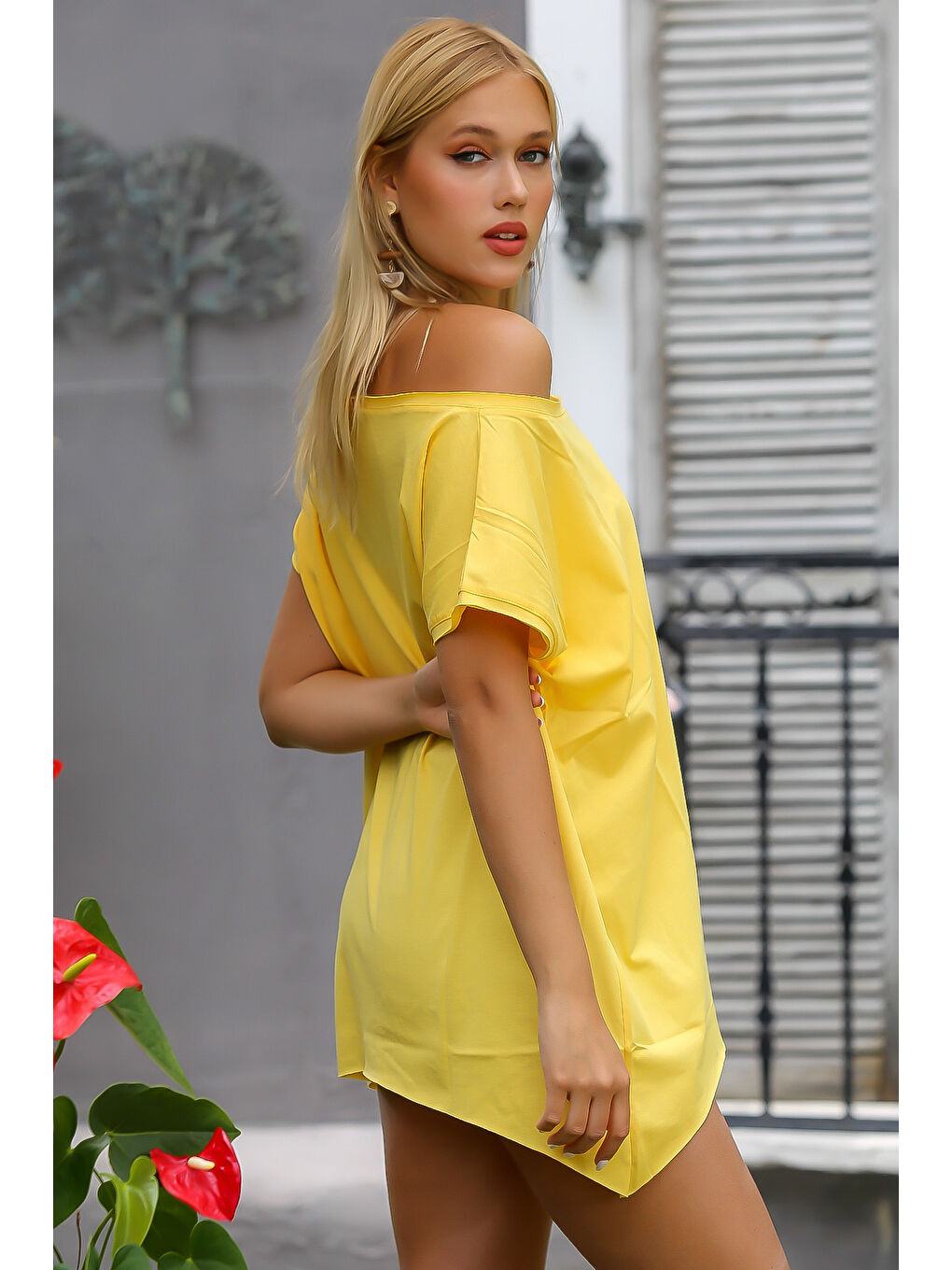 Sarı Kayık Yaka Düşük Kol Örme Oversize Tişört-6