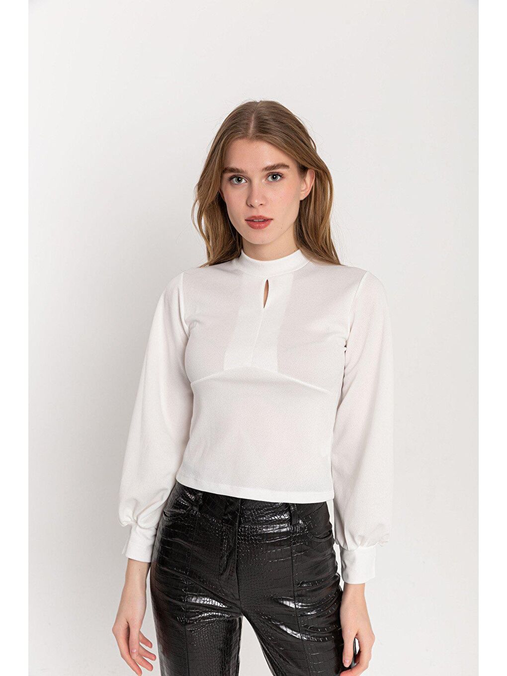 Beyaz Damla Balon Kol Krep Bluz-1