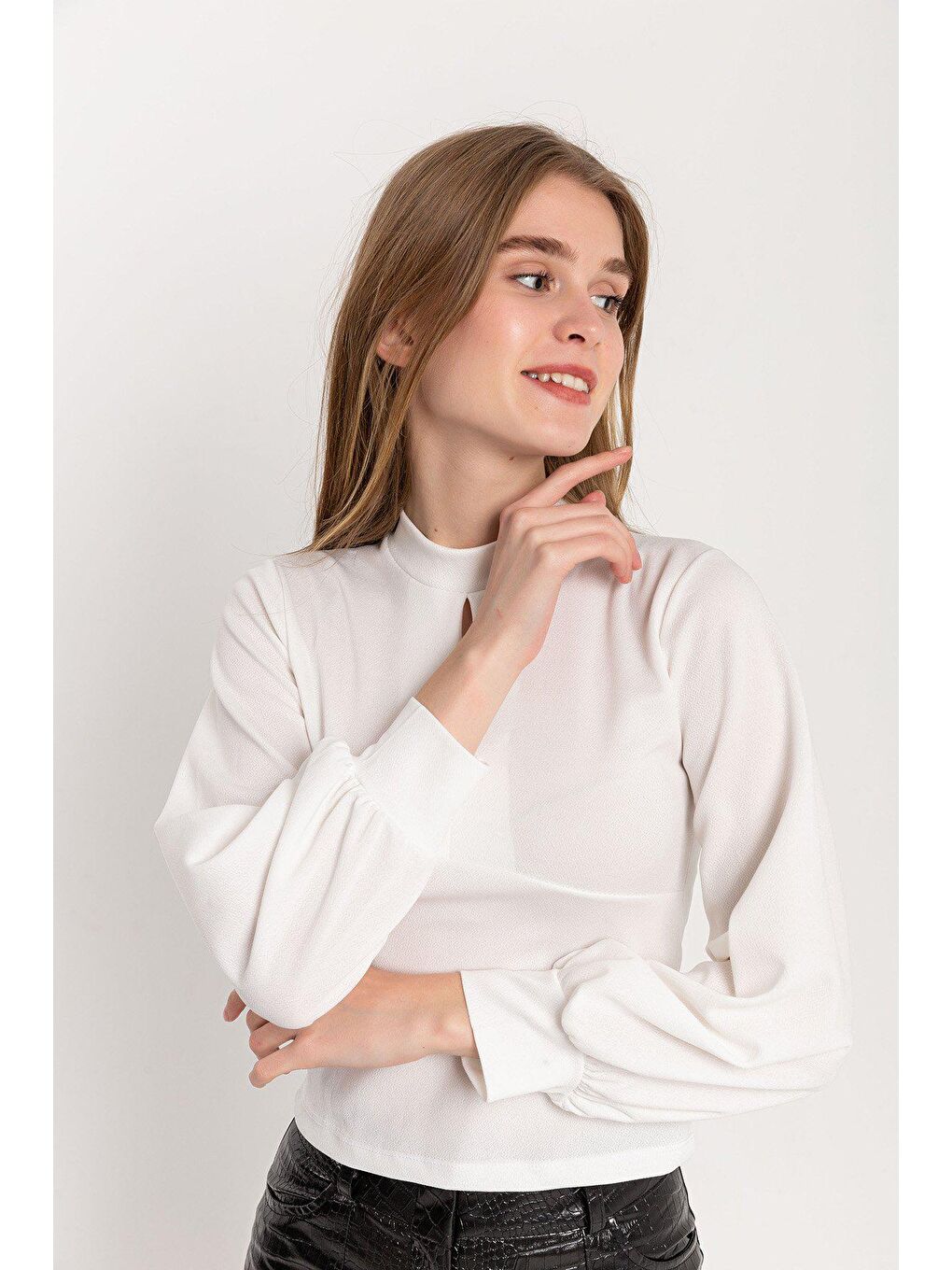 Beyaz Damla Balon Kol Krep Bluz-2