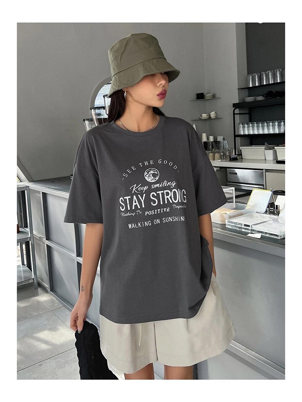 Trendseninle Gri Kadın Füme Stay Strong Baskılı Oversize Tişört