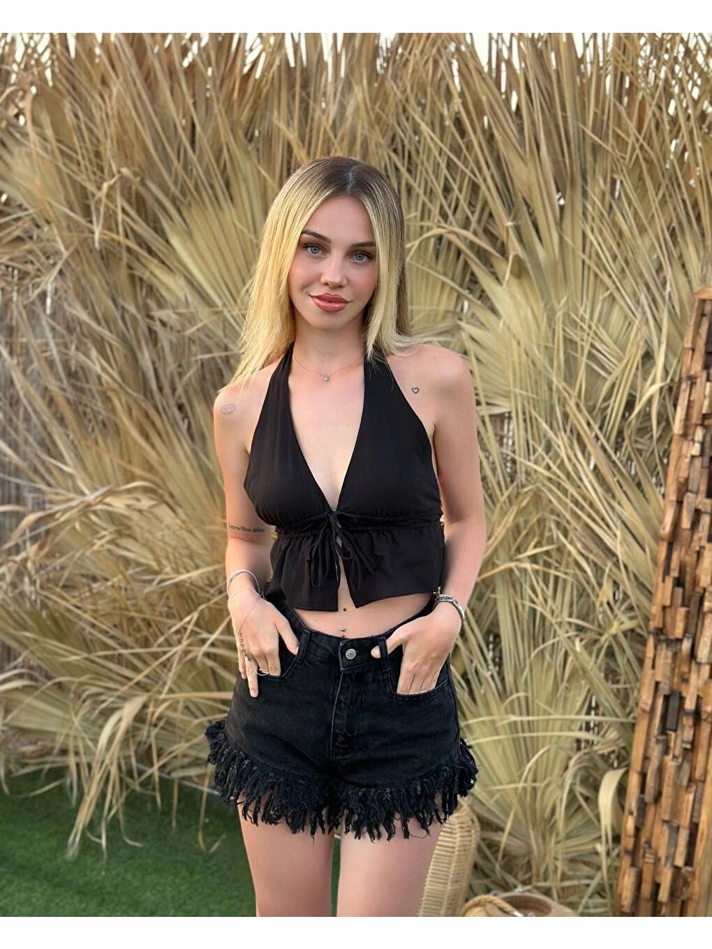 Kadın Siyah Boyundan Bağlamalı Sırtı Açık Keten Bluz HZL24S-ZK11081-4