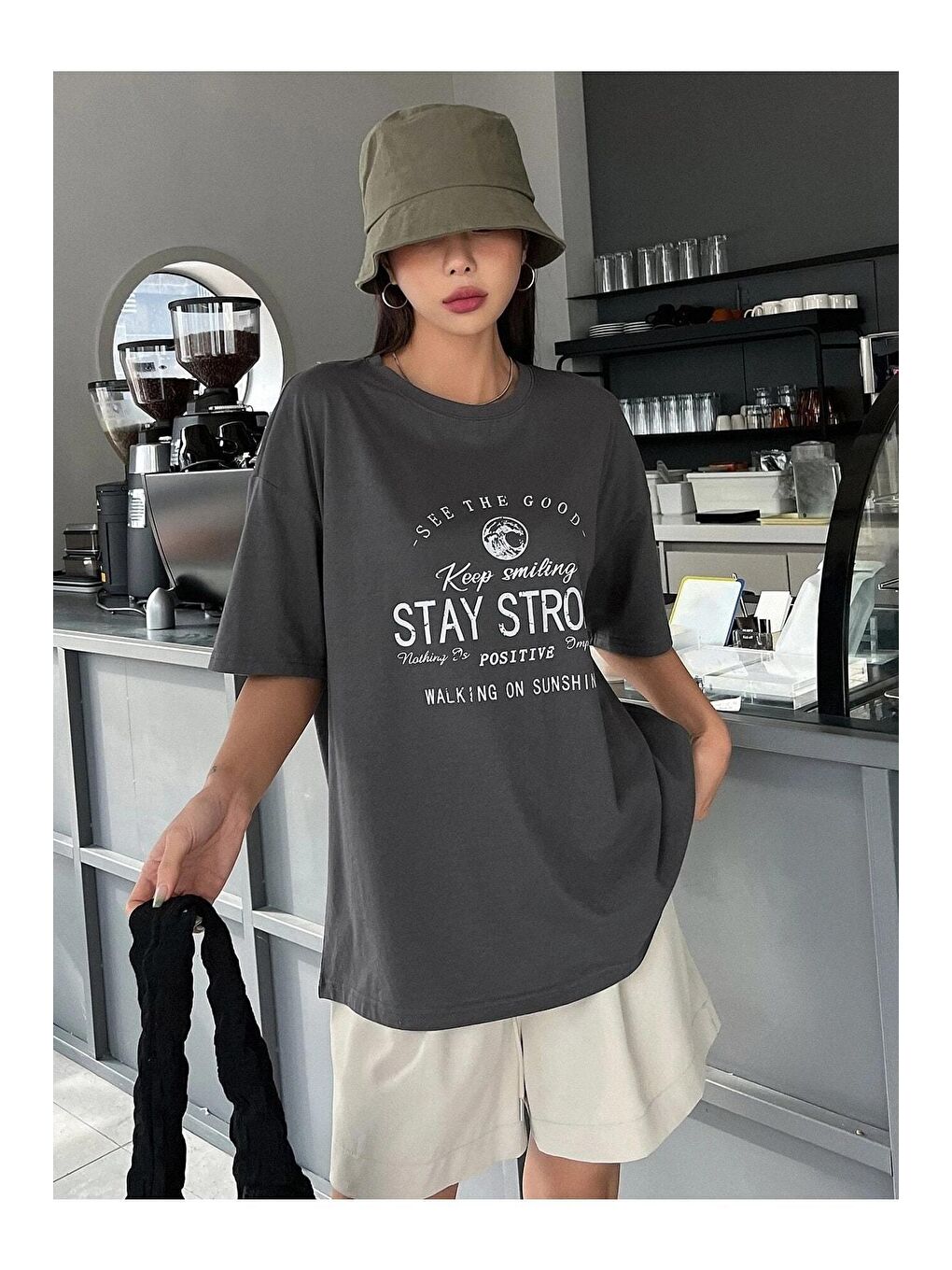 Trendseninle Gri Kadın Füme Stay Strong Baskılı Oversize Tişört - 3