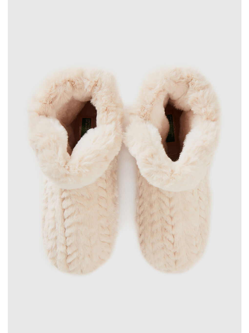 Kadın Beyaz Kürklü Bot-3