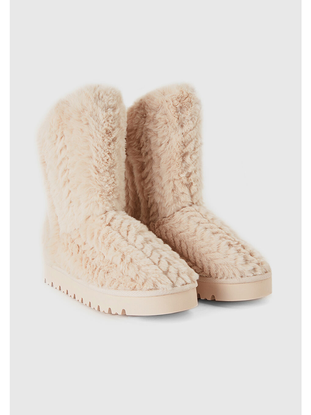 Kadın Beyaz Kürklü Bot-2