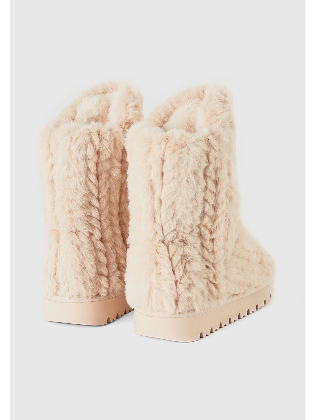 Kadın Beyaz Kürklü Bot-1