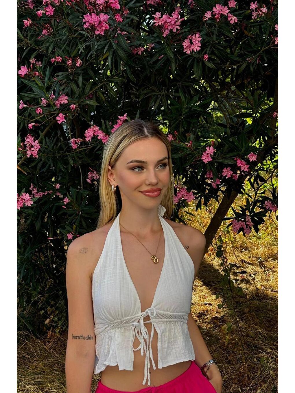 Kadın Beyaz Boyundan Bağlamalı Sırtı Açık Keten Bluz HZL24S-ZK11081