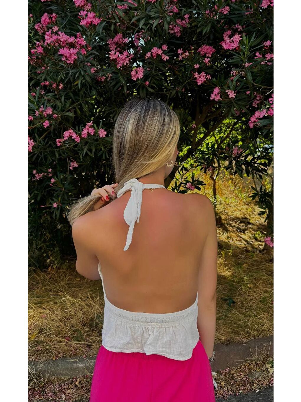 Kadın Beyaz Boyundan Bağlamalı Sırtı Açık Keten Bluz HZL24S-ZK11081-2