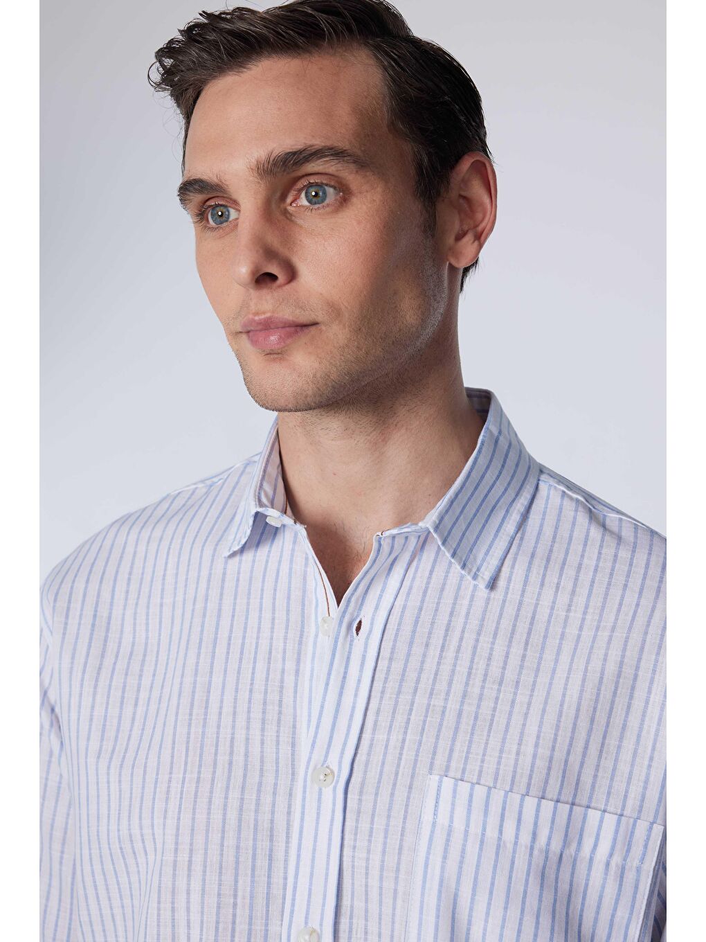 Erkek Regular Fit Klasik Kesim %100 Pamuk Keten Doku Tek Cepli Çizgili Beyaz Gömlek