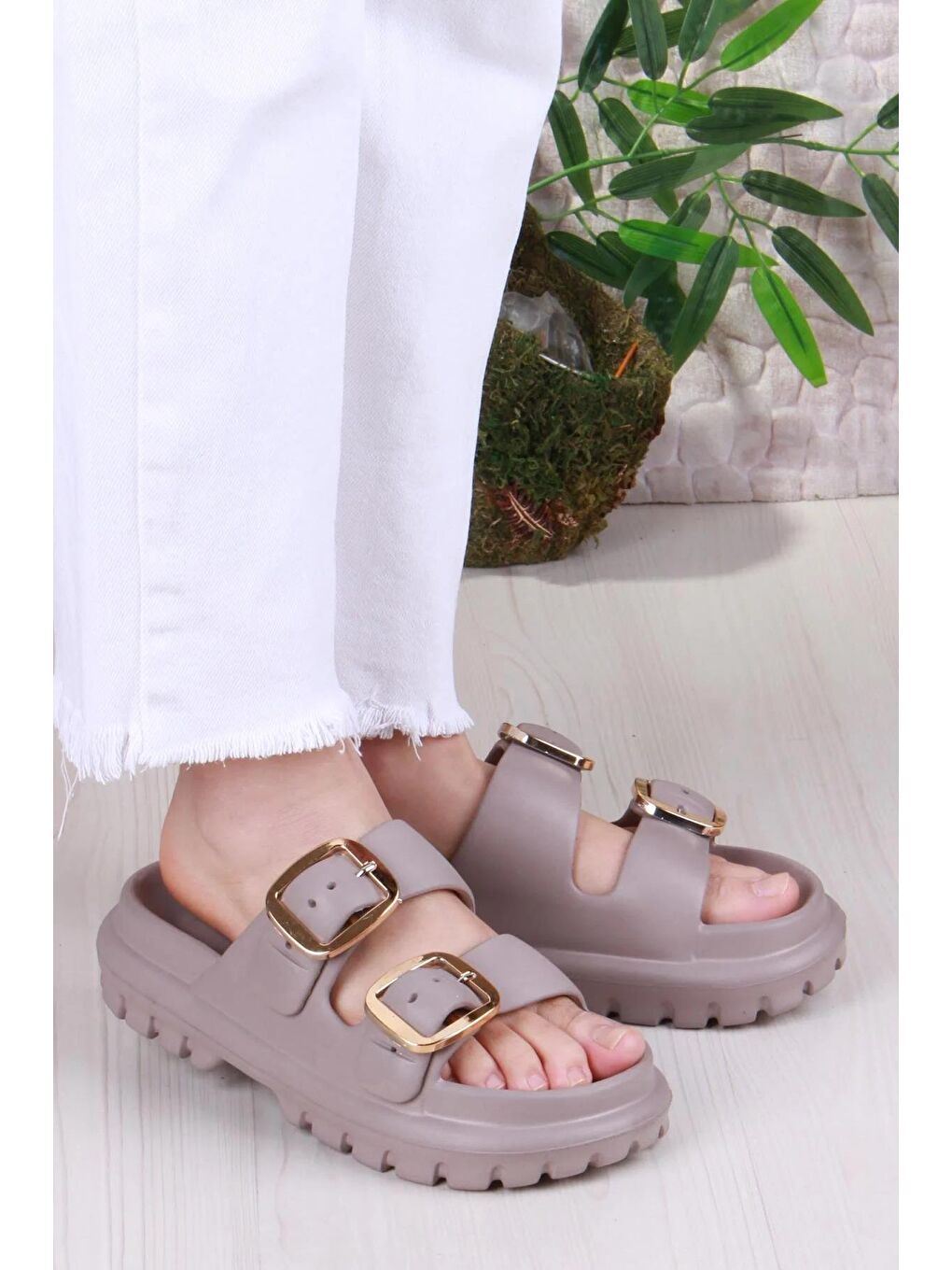 Bej Çift Tokalı Kadın Eva Kalın Taban Terlik