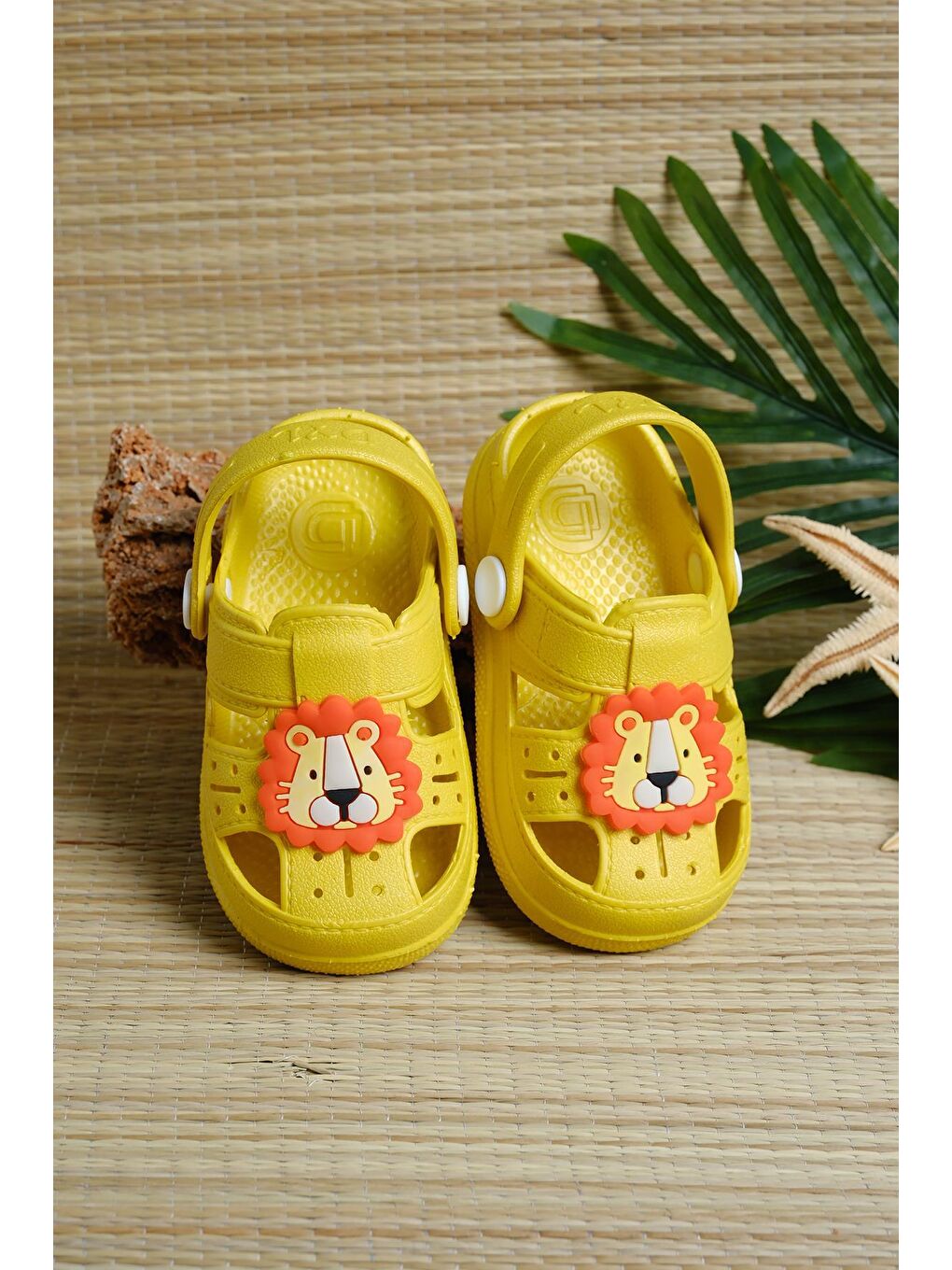 Sarı Lili Ortopedik Kaydırmaz Tabanlı Aslan Figürlü Çocuk Terlik
