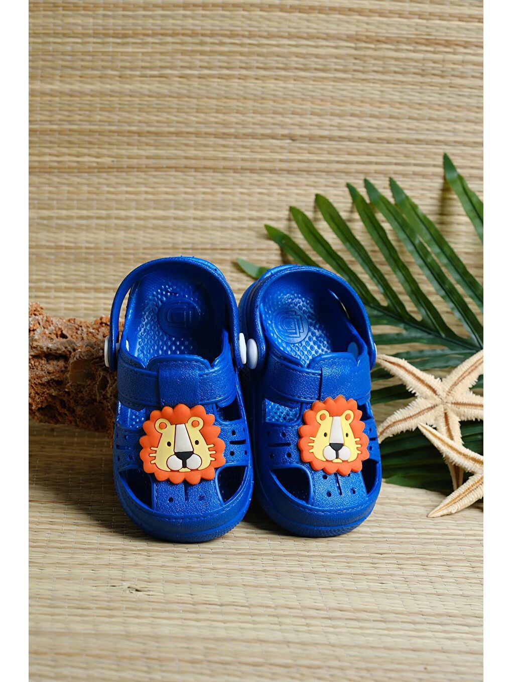 Mavi Lili Ortopedik Kaydırmaz Tabanlı Aslan Figürlü Çocuk  Terlik