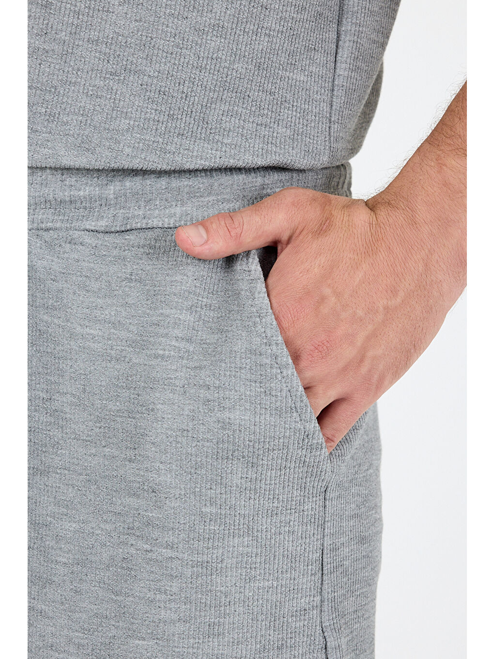 Gri Erkek Kapri Şort Gift Model – Rahat Kesim, Cepli, Yazlık Günlük Spor Şort 9412-1