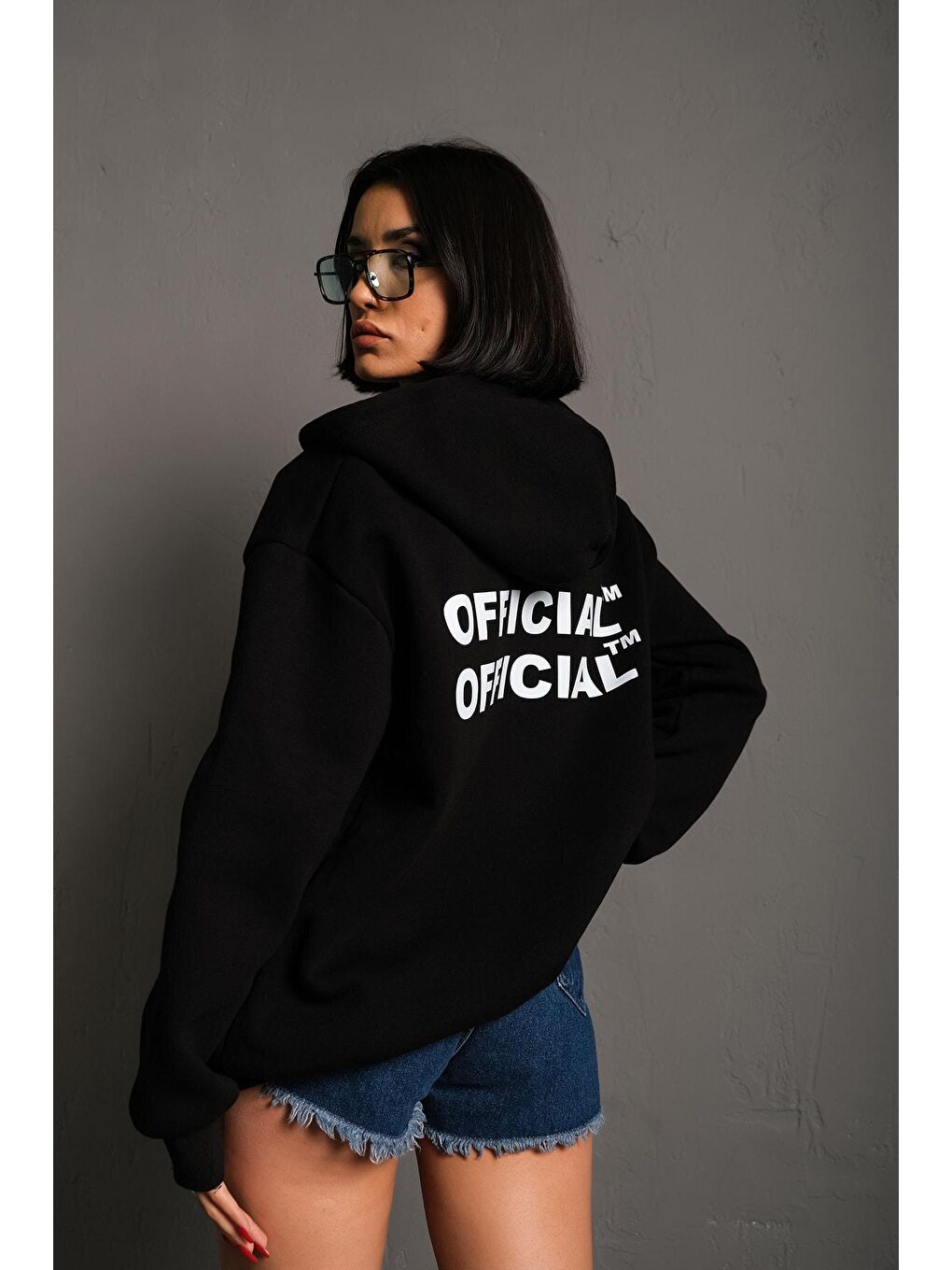 Trendseninle Siyah Kadın Siyah Sırt Official Baskılı Fermuarlı Oversize Sweatshirt - 1