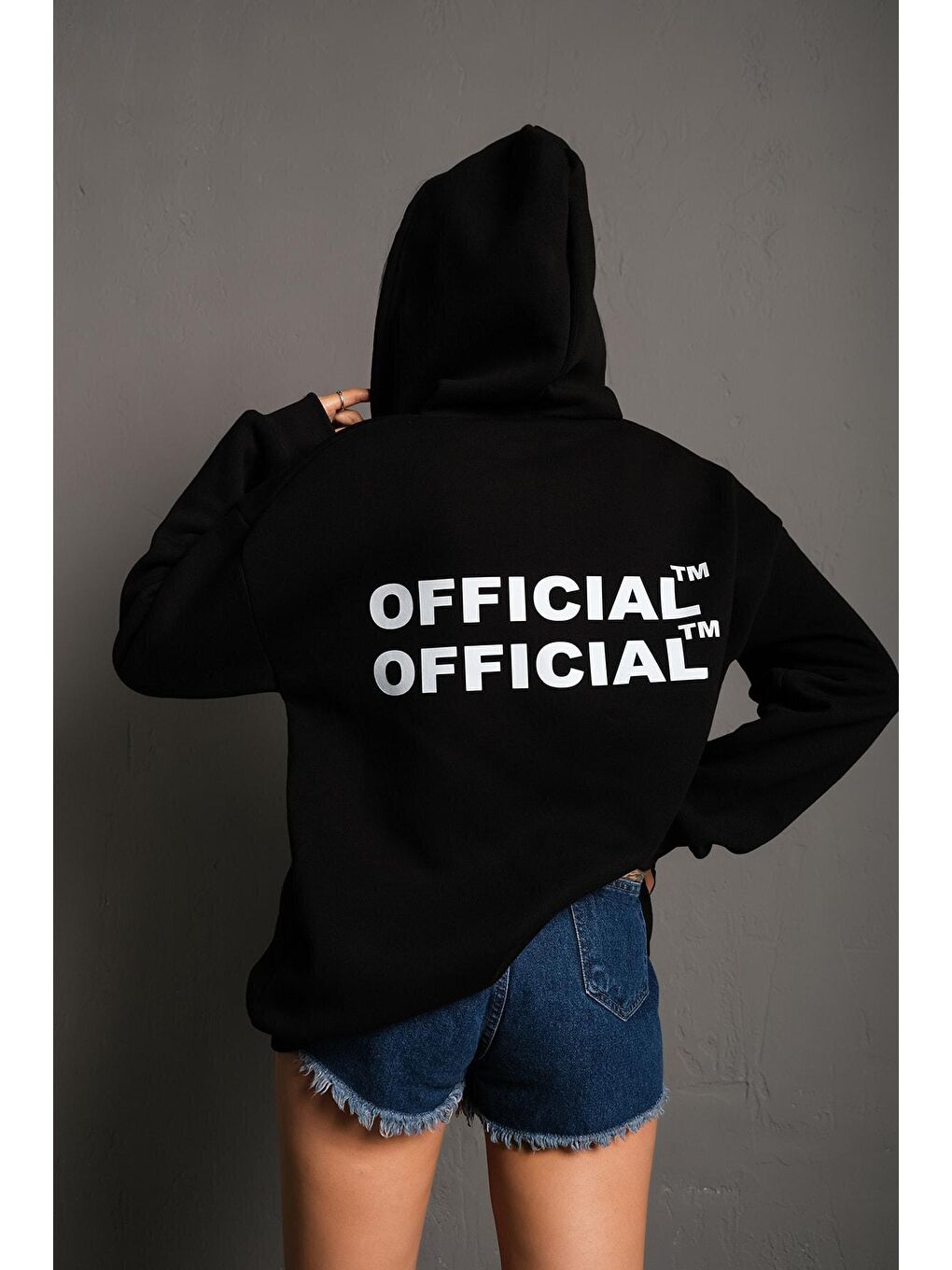 Trendseninle Siyah Kadın Siyah Sırt Official Baskılı Fermuarlı Oversize Sweatshirt