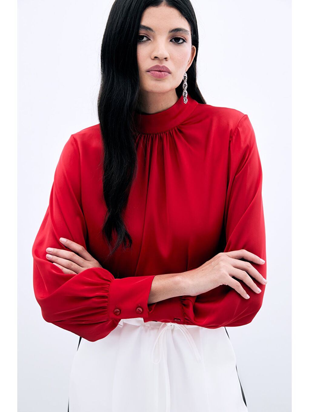 Yaka Detaylı Saten Bluz - Kırmızı-4