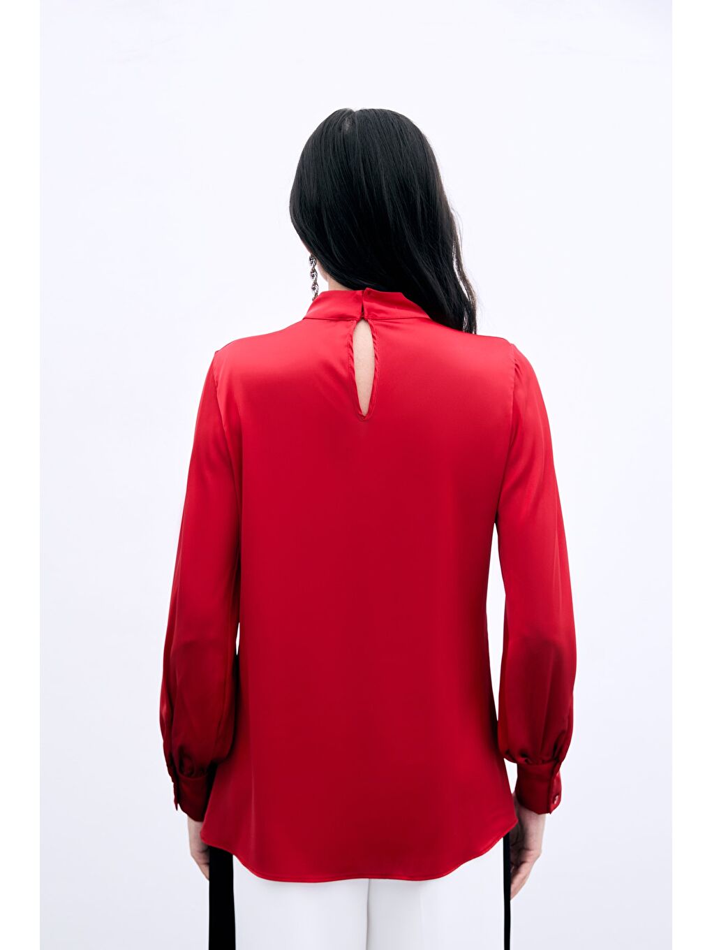 Yaka Detaylı Saten Bluz - Kırmızı-6