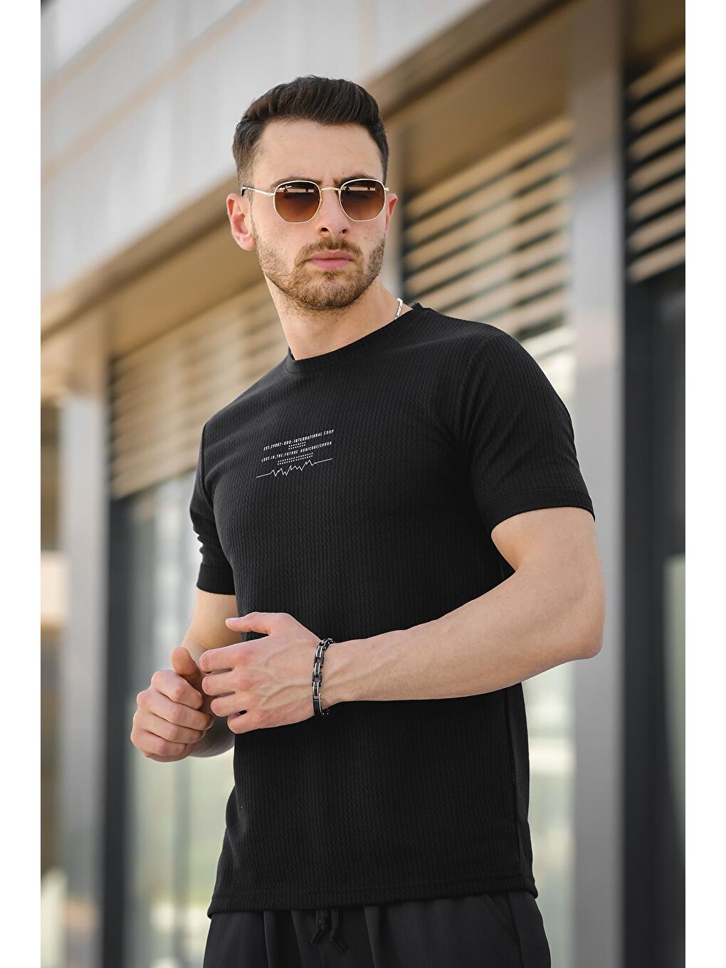 Siyah Ritim Desen Baskılı Slim Fit Likralı Erkek Tişört-2