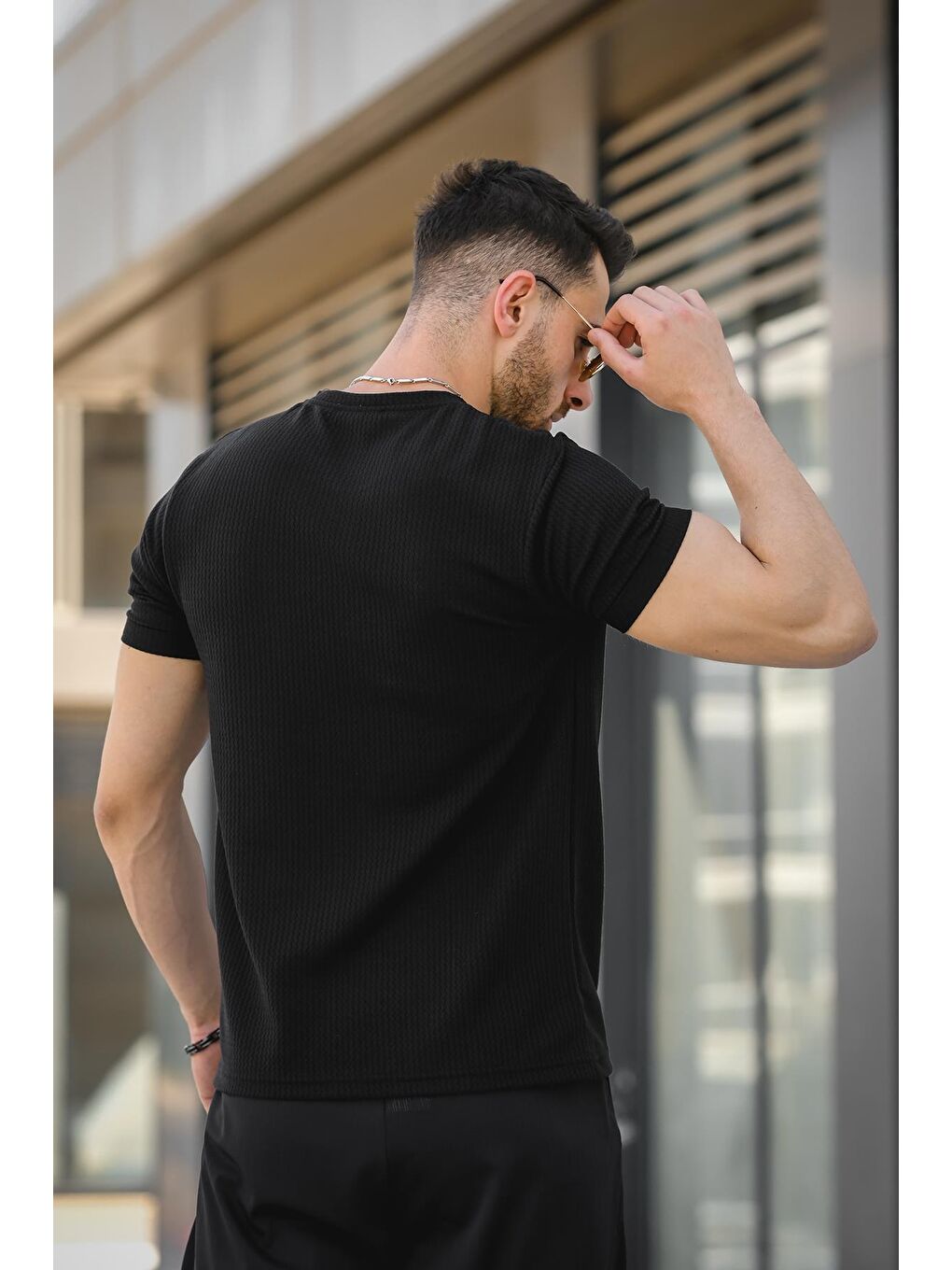 Siyah Ritim Desen Baskılı Slim Fit Likralı Erkek Tişört-3