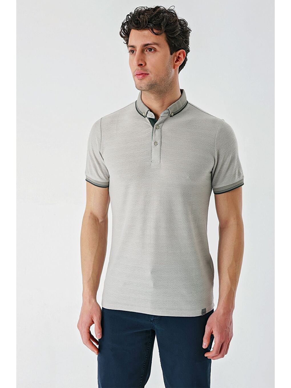 Bej Taş Rengi Desenli Jakarlı Düğmeli Yaka Cepli Casual Slim Fit Dar Kesim Tişört 1011240175