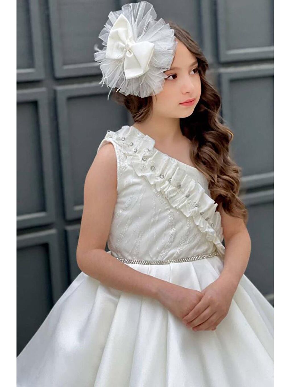 Kız Çocuk Tek Omuz Taş Detaylı Eteği Kabarık Beyaz Abiye-1
