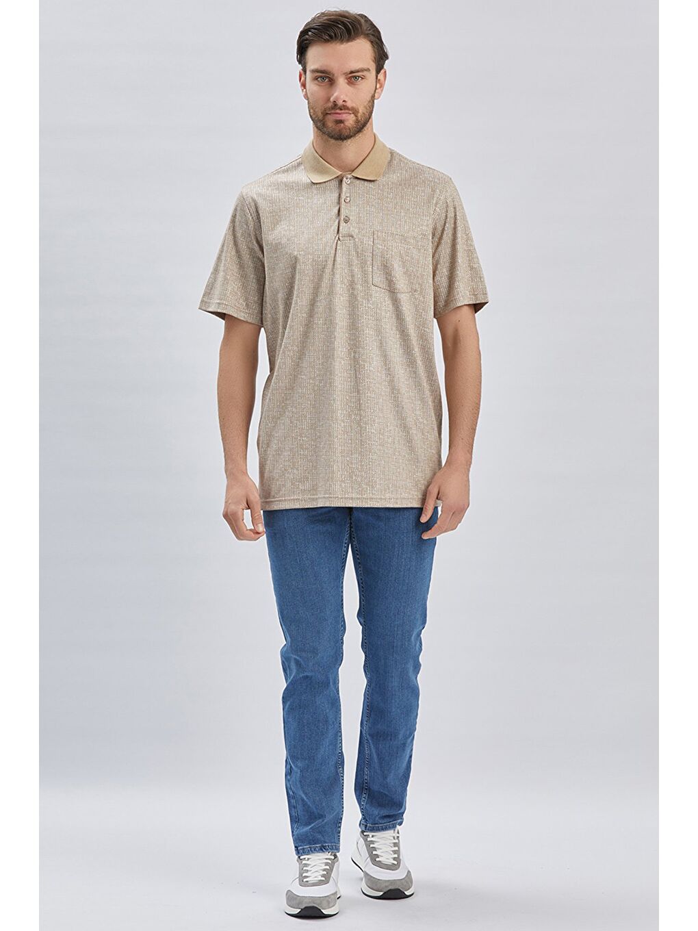 Bej Desenli Jakarlı Polo Yaka Cepli Garnili Pamuklu Comfort Fit Rahat Kesim Tişört 1011240184