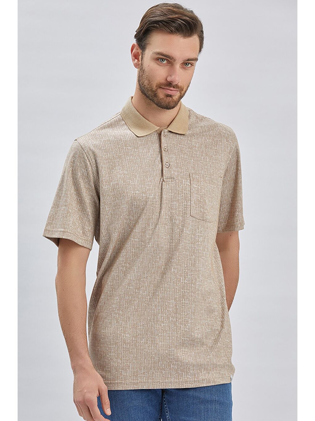 Bej Desenli Jakarlı Polo Yaka Cepli Garnili Pamuklu Comfort Fit Rahat Kesim Tişört 1011240184-2