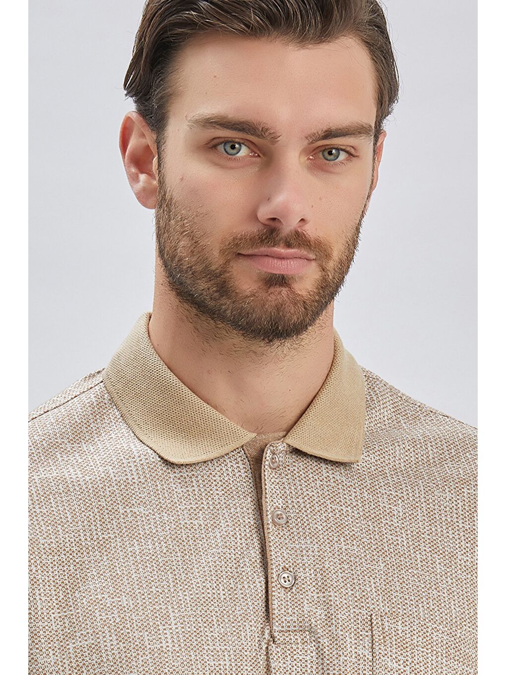 Bej Desenli Jakarlı Polo Yaka Cepli Garnili Pamuklu Comfort Fit Rahat Kesim Tişört 1011240184-5