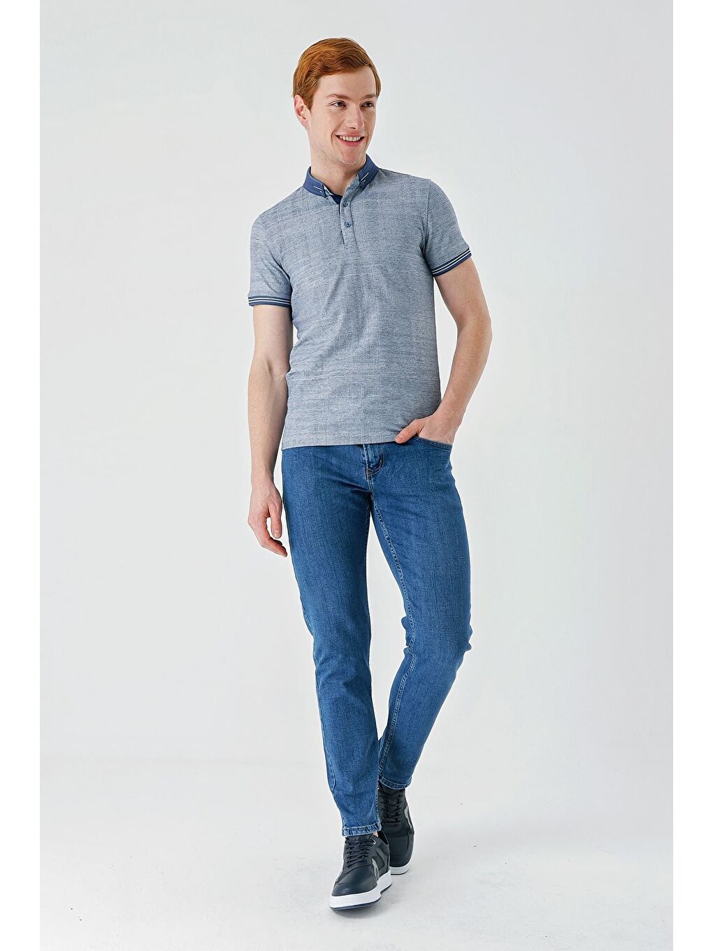 İndigo Mavi Desenli Jakarlı Düğmeli Yaka Cepli Casual Slim Fit Dar Kesim Tişört 1011240174-2