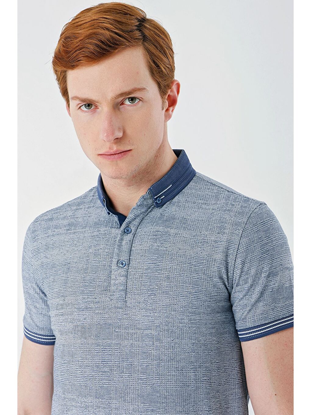 İndigo Mavi Desenli Jakarlı Düğmeli Yaka Cepli Casual Slim Fit Dar Kesim Tişört 1011240174-4