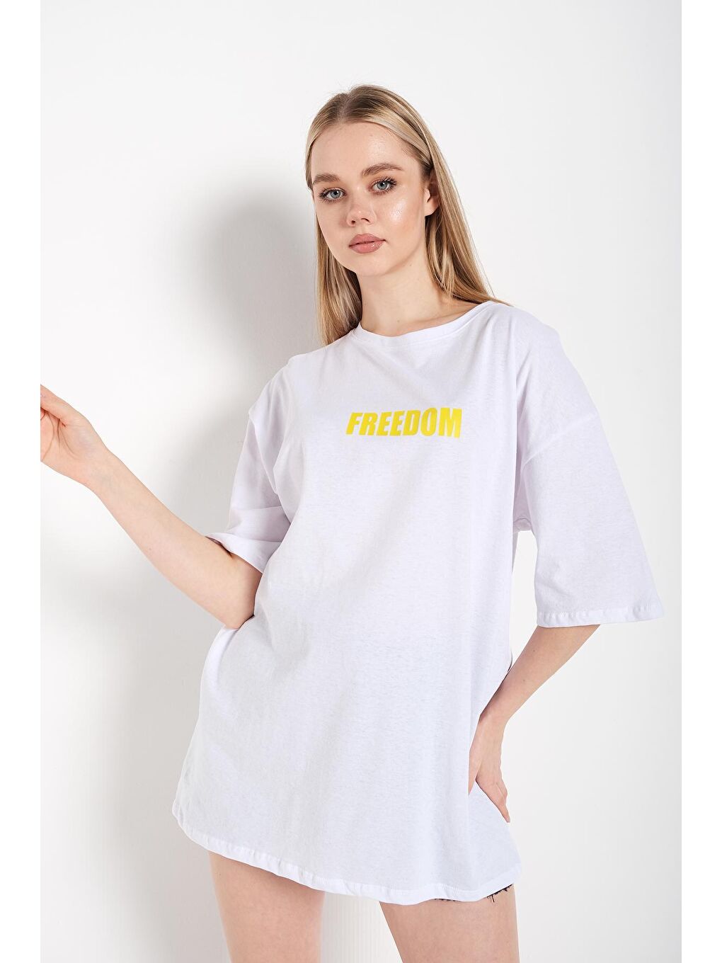 Trendseninle Beyaz Kadın Beyaz Oversize Freedom Baskılı Tişört - 2