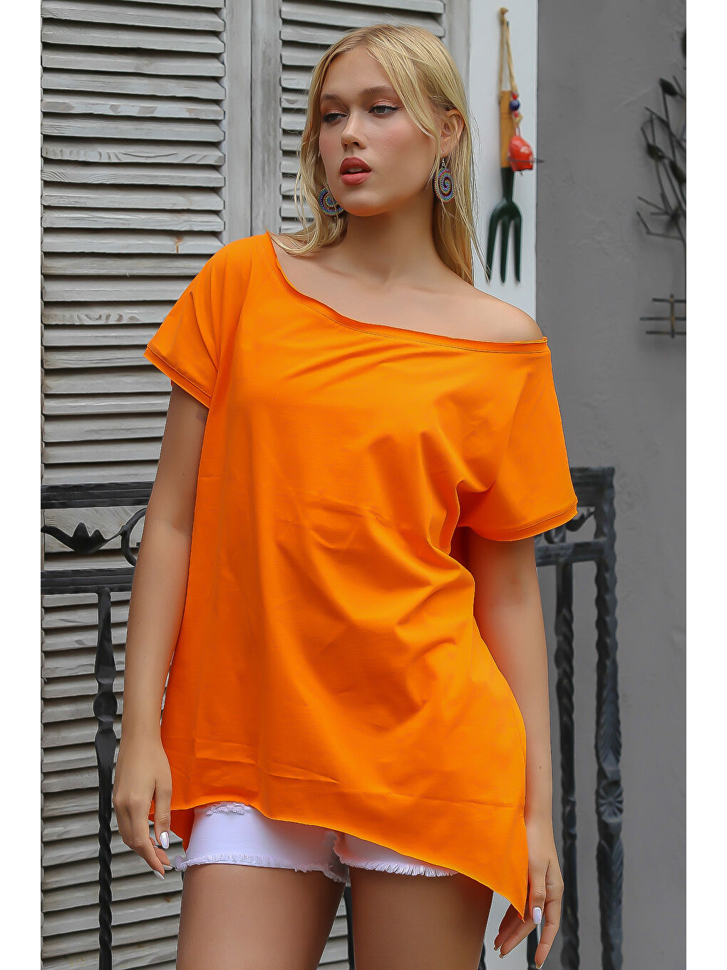 Turuncu Kayık Yaka Düşük Kol Örme Oversize Tişört-4
