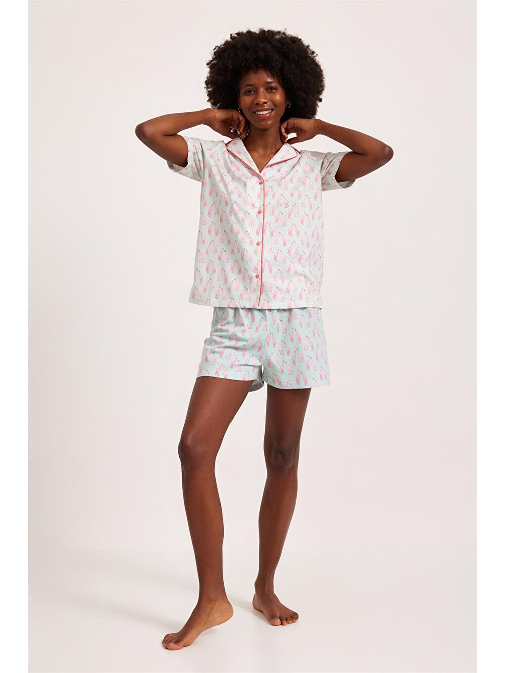 Fun Giraffe Baskılı Kadın Şort Yeşil-1