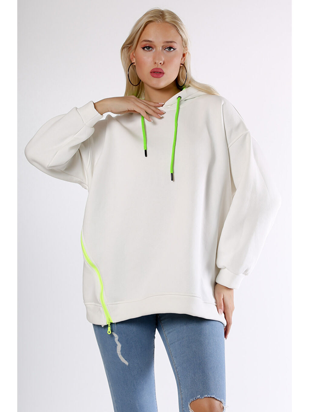 Beyaz Kapüşonlu Uzun Kol Fermuarlı Örme Sweatshirt-2