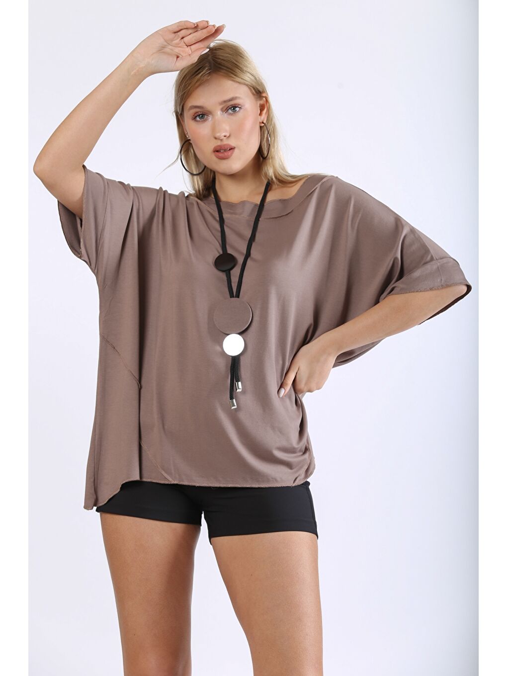 Bej Vizon Yuvarlak Yaka Kısa Kol Asimetrik Örme Tişört-2