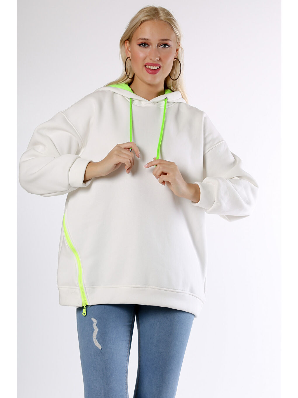 Beyaz Kapüşonlu Uzun Kol Fermuarlı Örme Sweatshirt-4