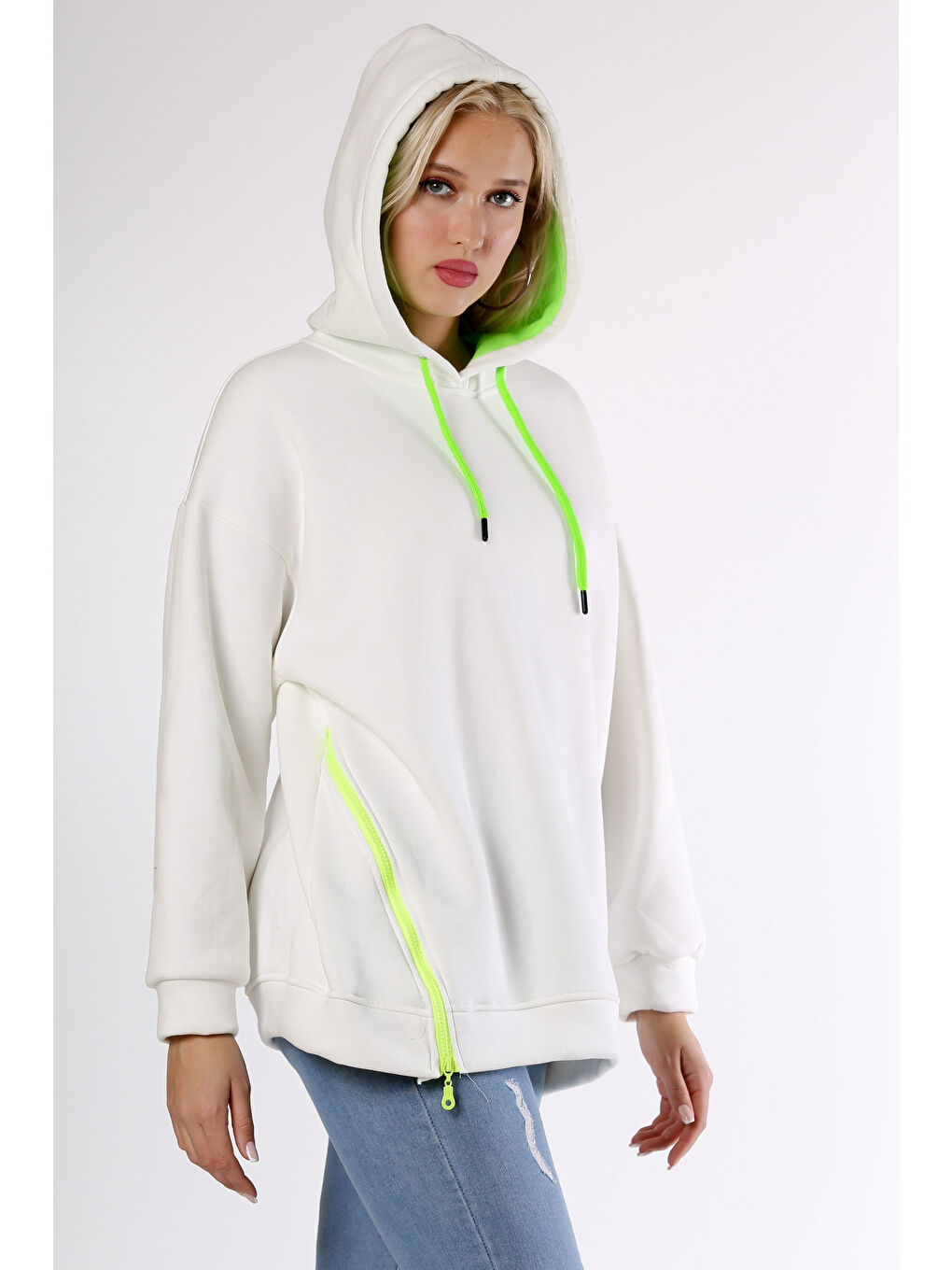 Beyaz Kapüşonlu Uzun Kol Fermuarlı Örme Sweatshirt-5