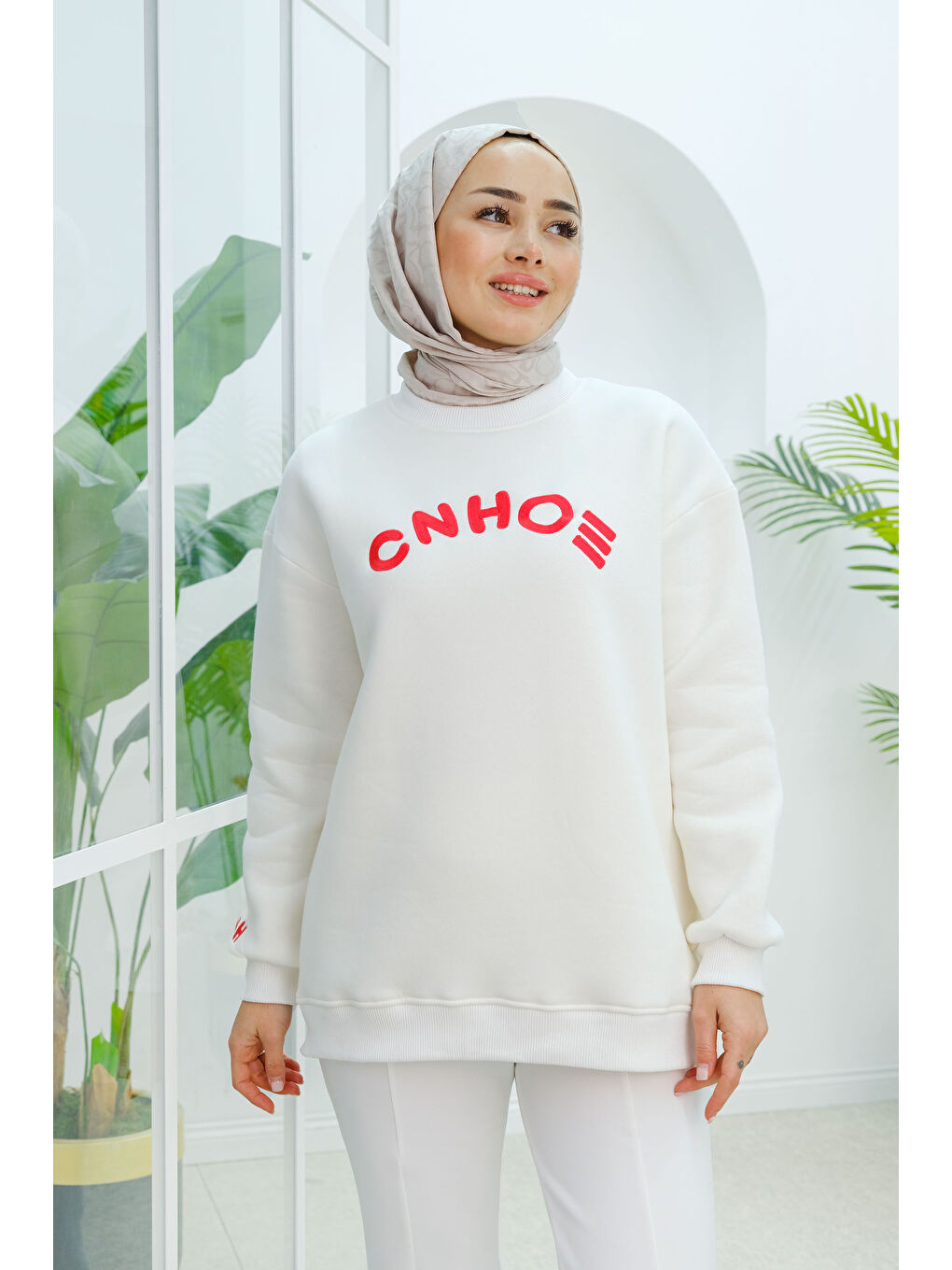 Nakış Detaylı Oversize Sweat Beyaz