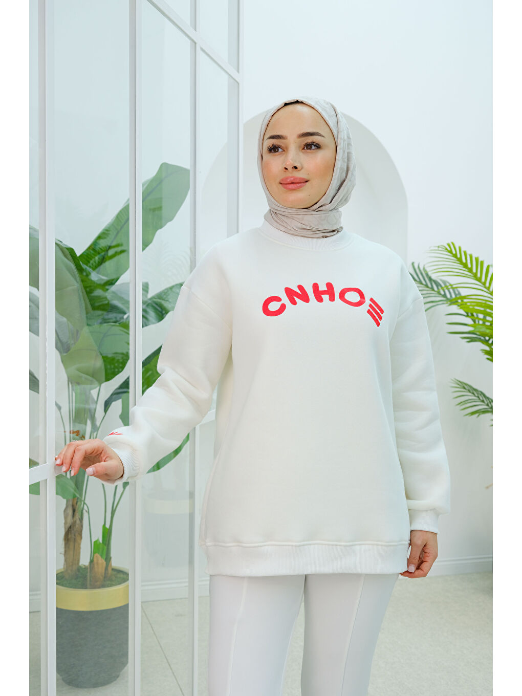 Nakış Detaylı Oversize Sweat Beyaz-3