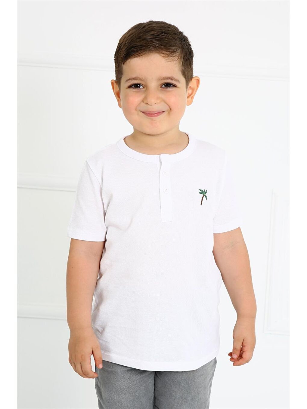 Erkek Çocuk Nakışlı Beyaz Hakim Yaka Tişört-2