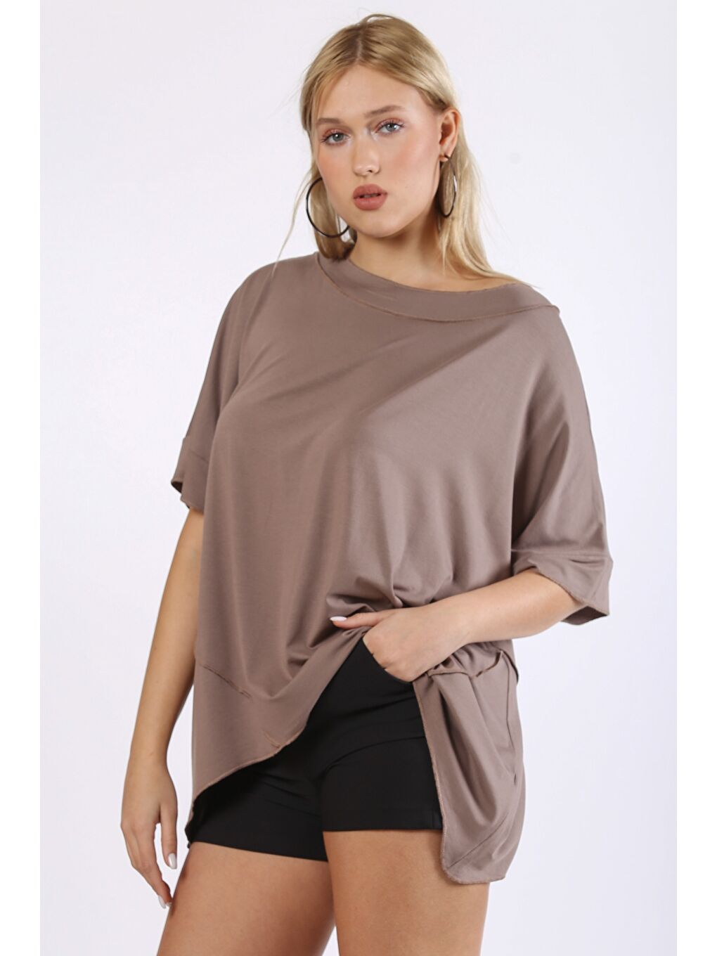 Bej Vizon Yuvarlak Yaka Kısa Kol Asimetrik Örme Tişört-5