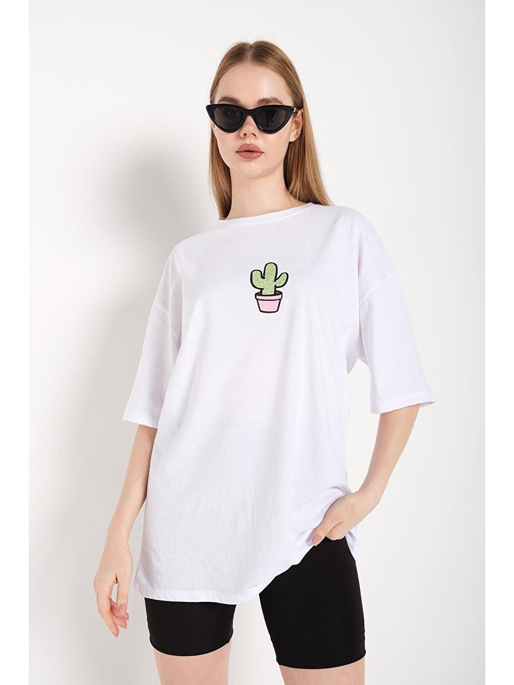 Trendseninle Beyaz Kadın Beyaz Cactus Logo Baskılı Oversize Tişört