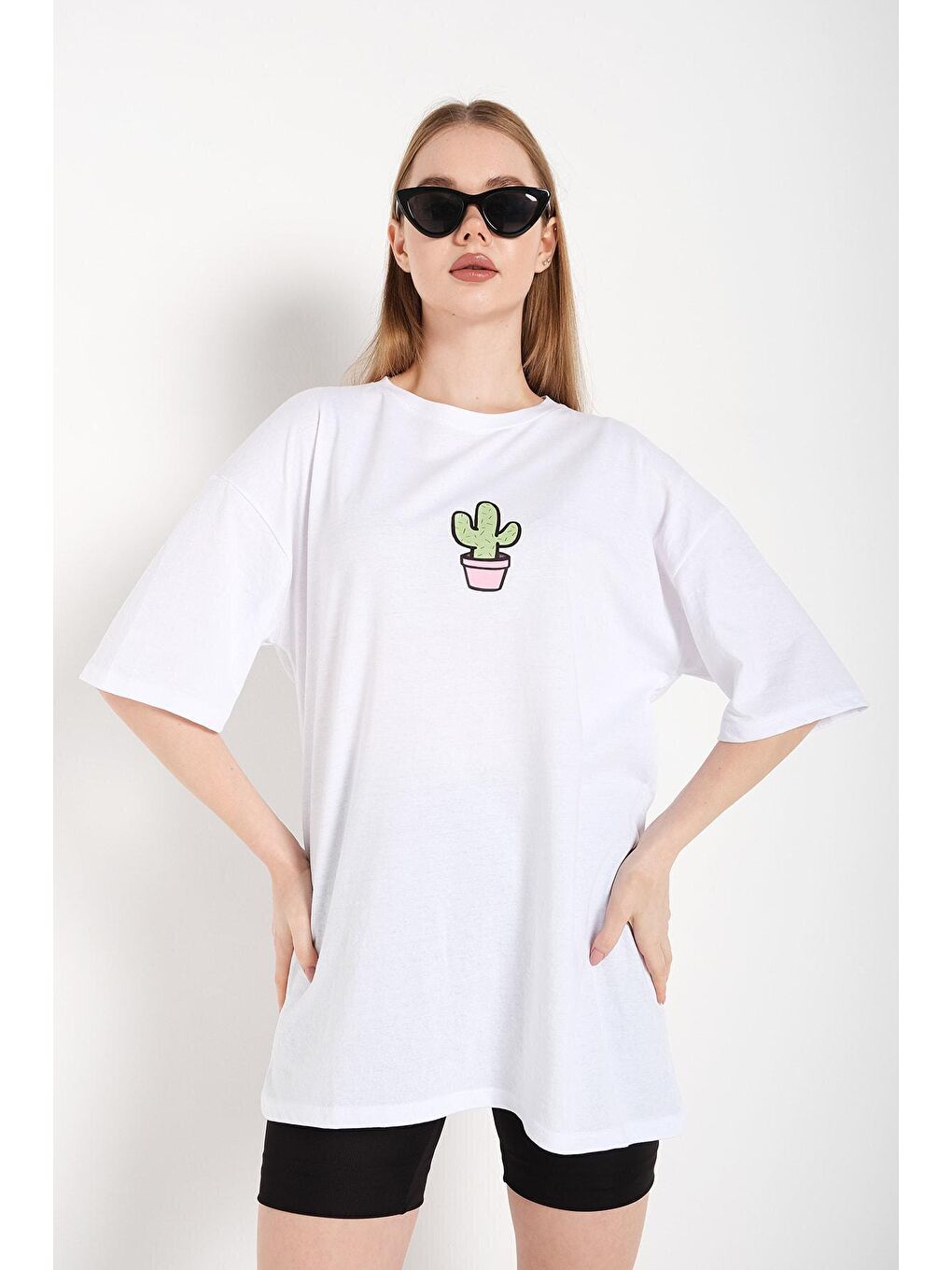 Trendseninle Beyaz Kadın Beyaz Cactus Logo Baskılı Oversize Tişört - 1